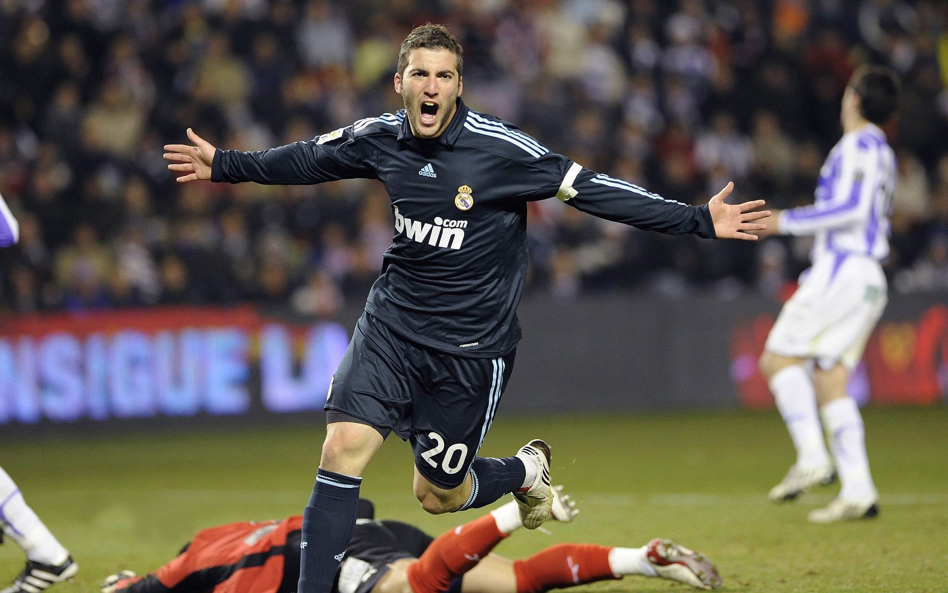 孙兴慜一锤定音，中国火力压制塞内加尔背后的足球密码